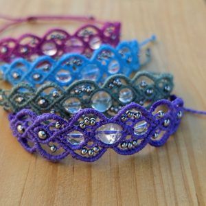 Zapetljana Clarity macrame narukvica