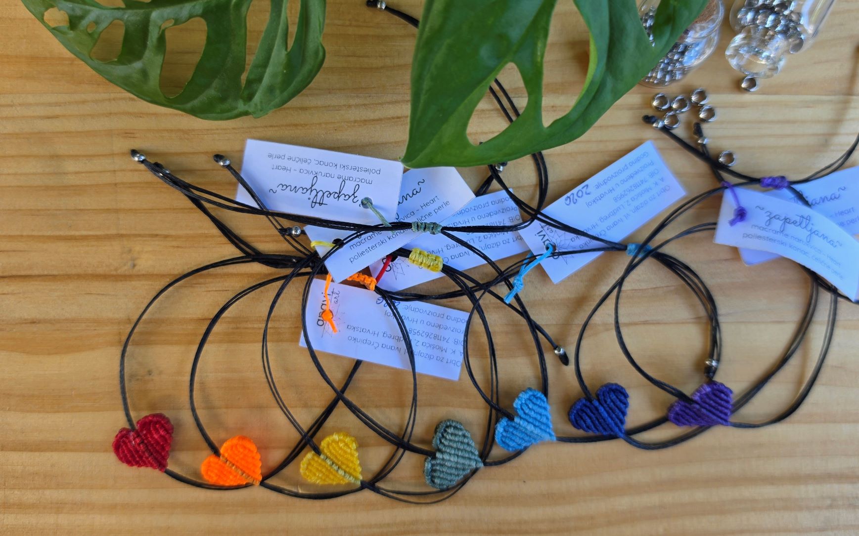 Zapetljana Heart macrame narukvica