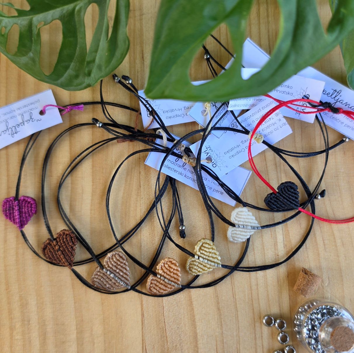 Zapetljana Heart macrame narukvica - Slika 16