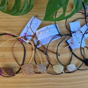Zapetljana Leaf macrame narukvica