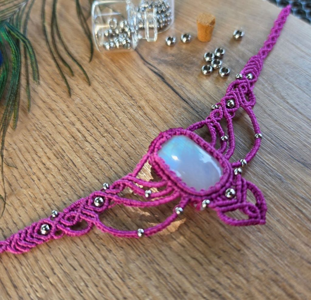 Zapetljana Elvish macrame ogrlica Moon Stone