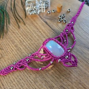 Zapetljana Elvish macrame ogrlica Moon Stone