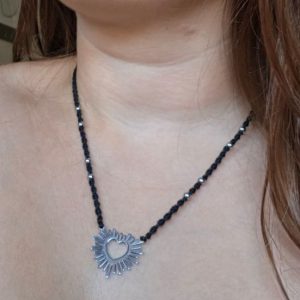 Zapetljana macrame ogrlica sa čeličnim privjeskom