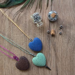 Zapetljana macrame ogrlica Srce lave