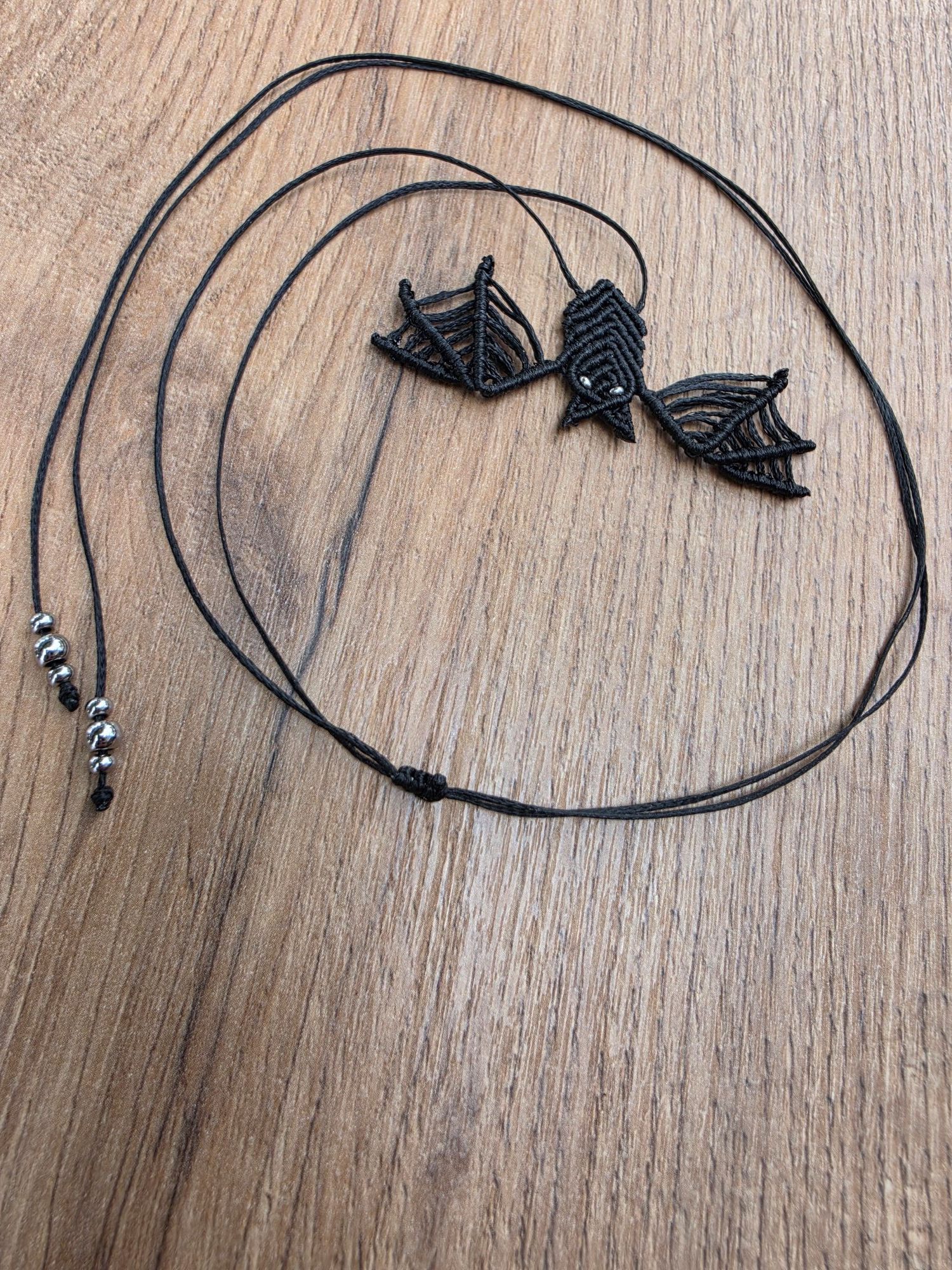 Zapetljana macrame ogrlica Bat - Slika 3