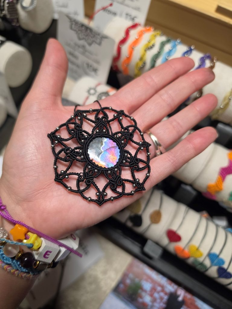 Zapetljana macrame ogrlica Mandala Gem Labradorit